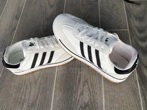 Adidas Sneakers
