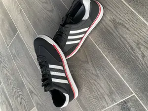 Adidas Sneakers