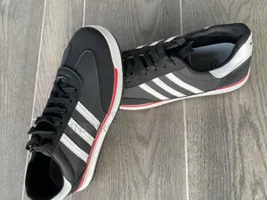 Adidas Sneakers