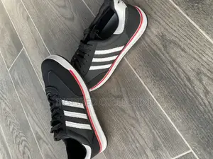 Adidas Sneakers