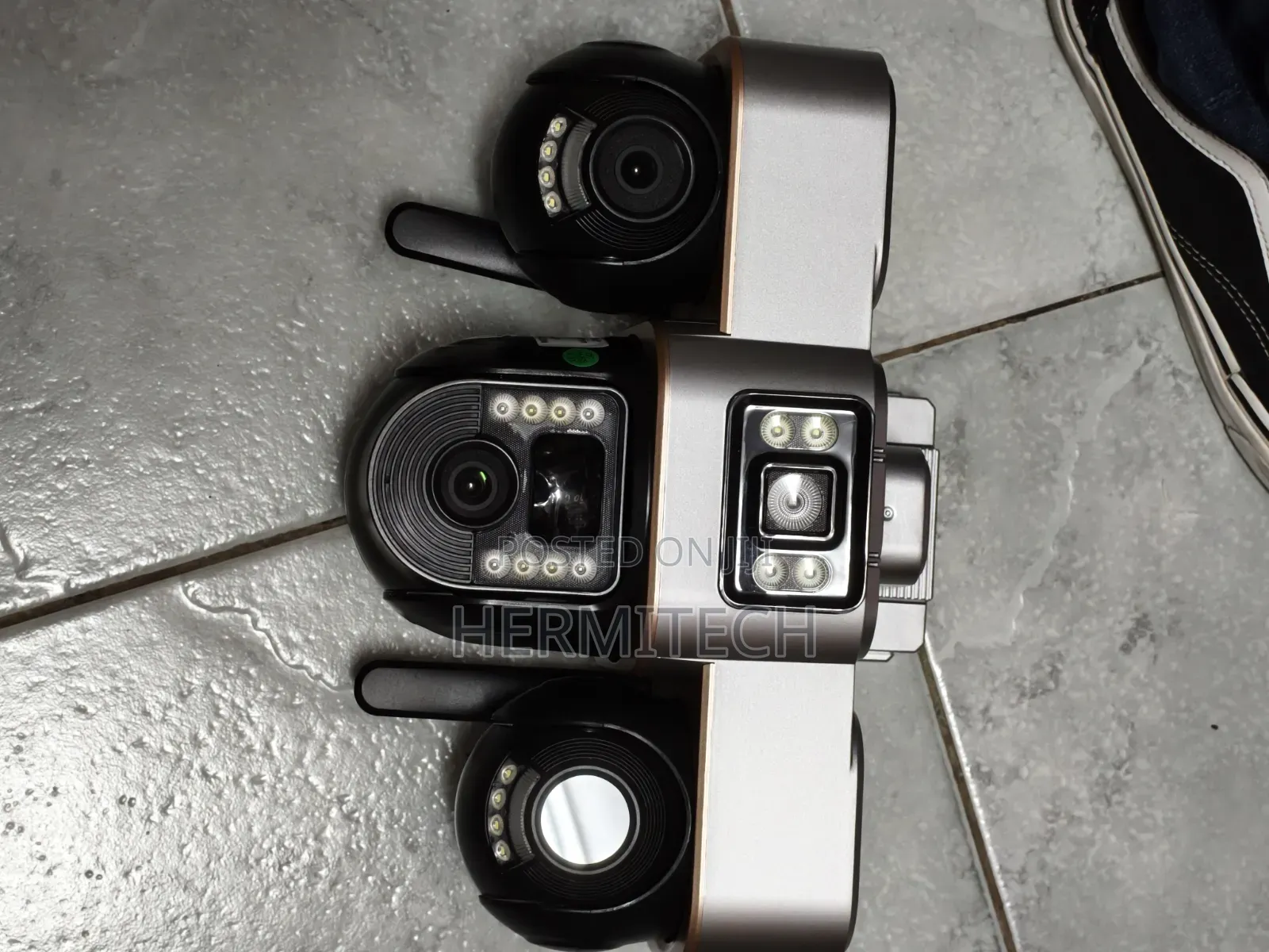 Hd Triple Lens 3-Screens 4g Smart Solar Powered CCTV for Outdoor Use