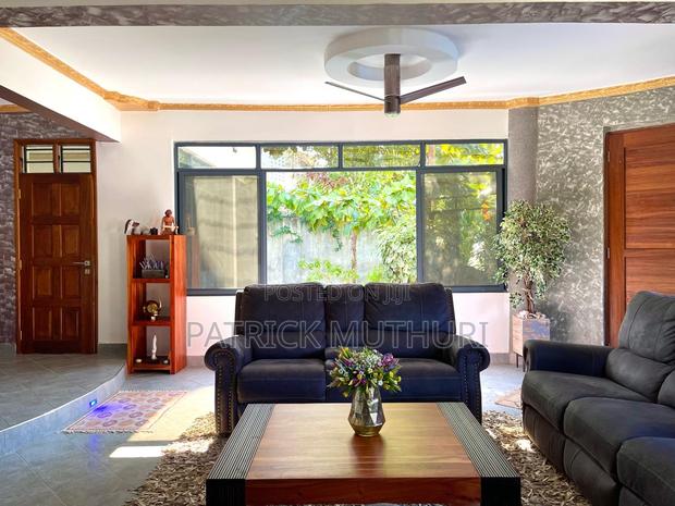 Luxury Airbnbs/Accomodation - thumbnail 3