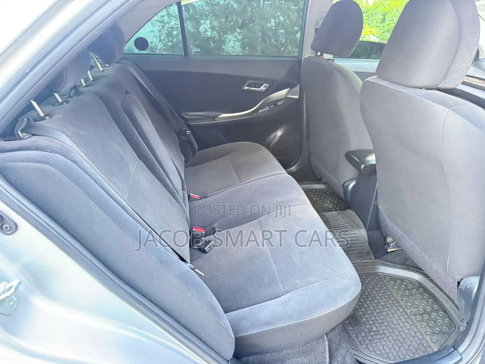 Toyota Premio 2018 Silver