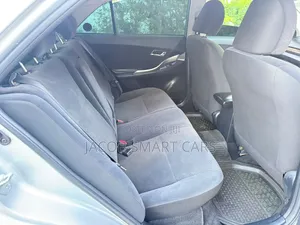 Toyota Premio 2018 Silver