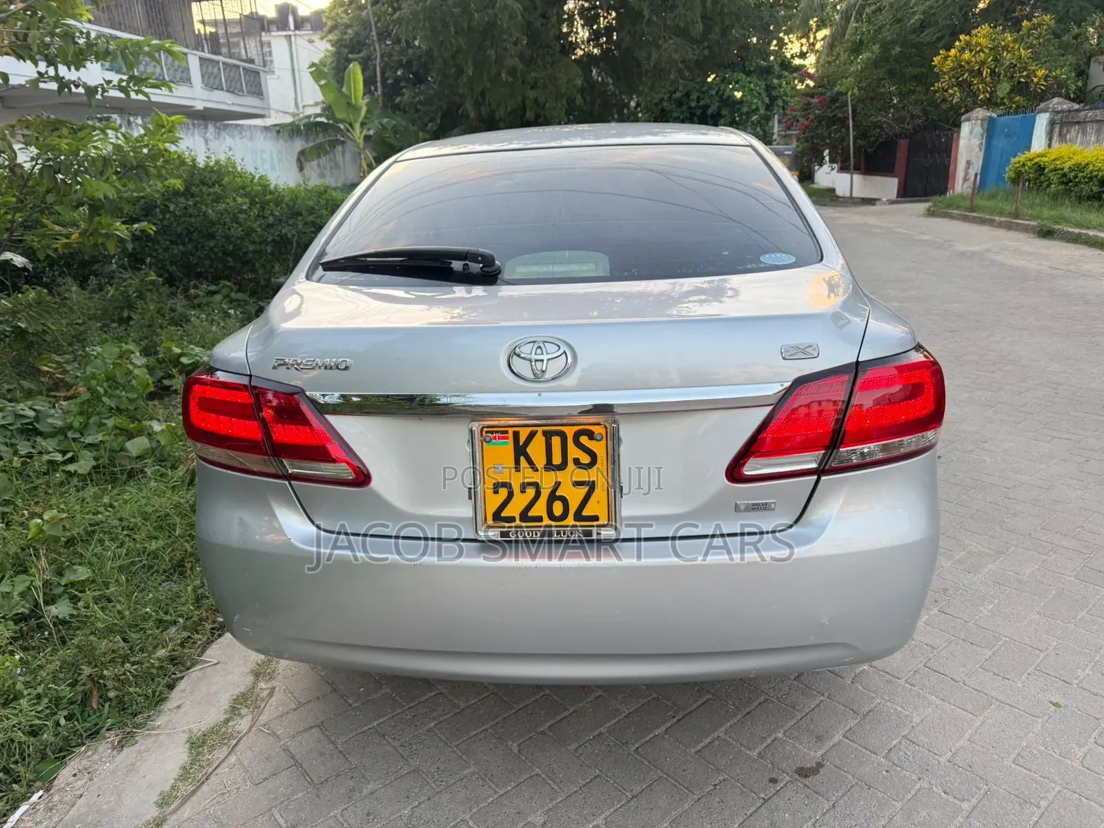 Toyota Premio 2018 Silver