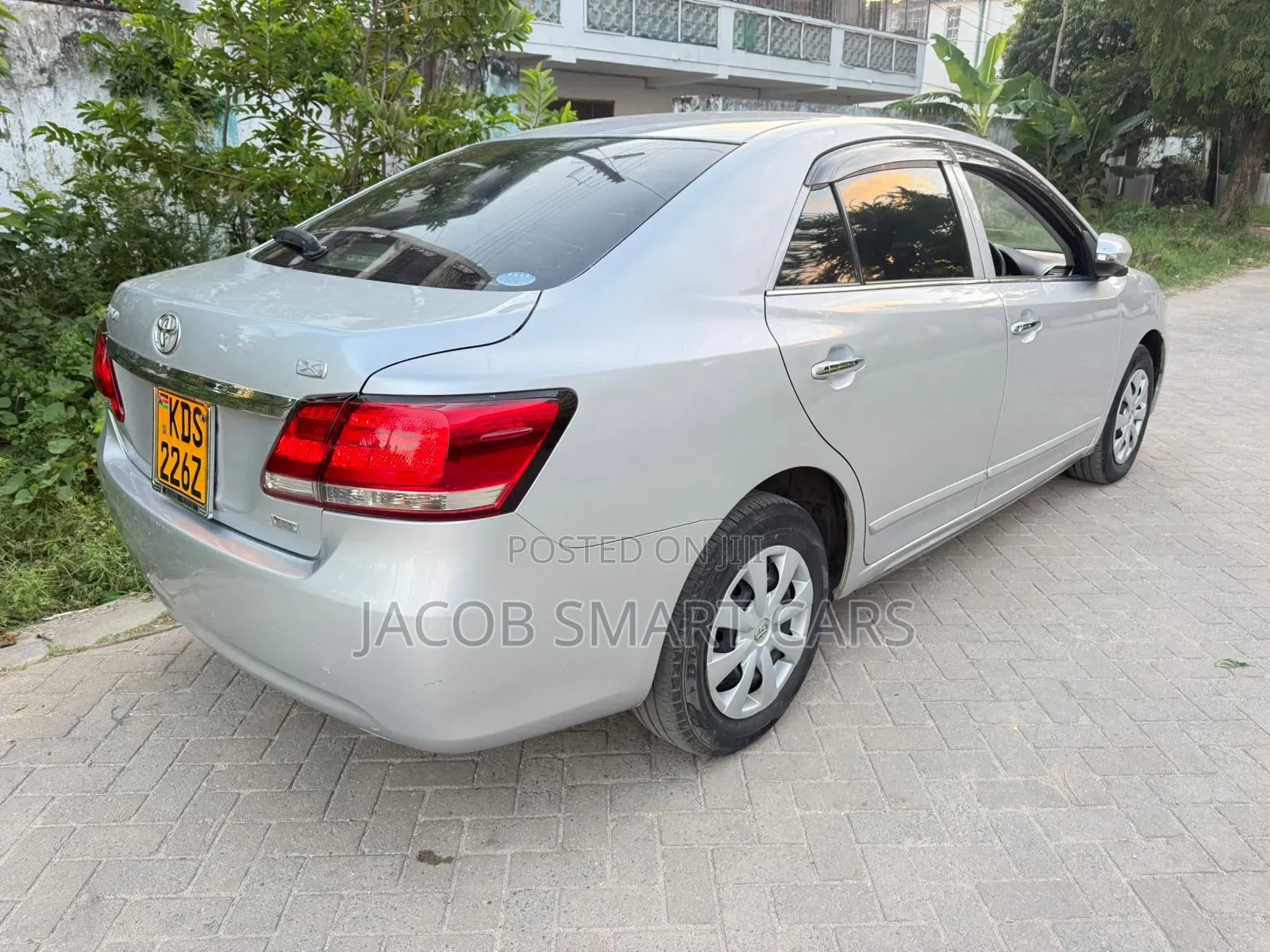 Toyota Premio 2018 Silver