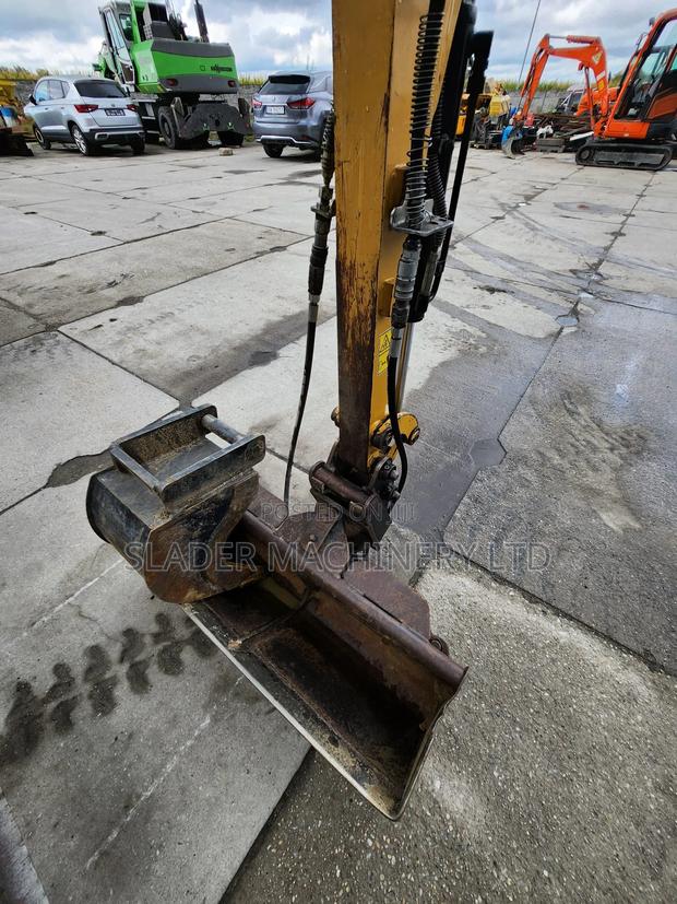 Cat Excavator - thumbnail 3