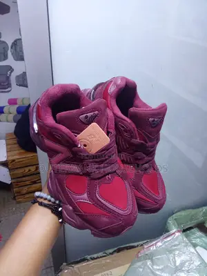 New Balance 9060 Burgundy 36- 42