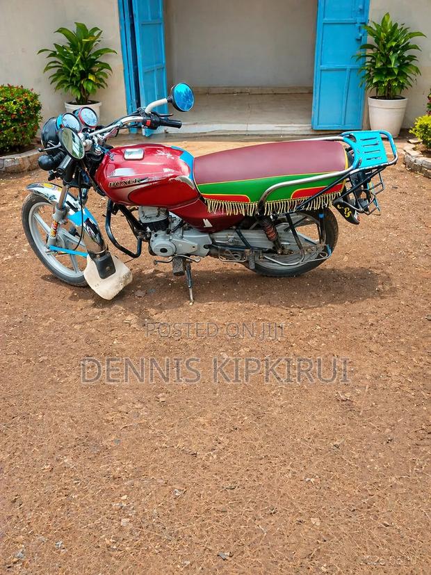 Bajaj Boxer 100 2021 Red