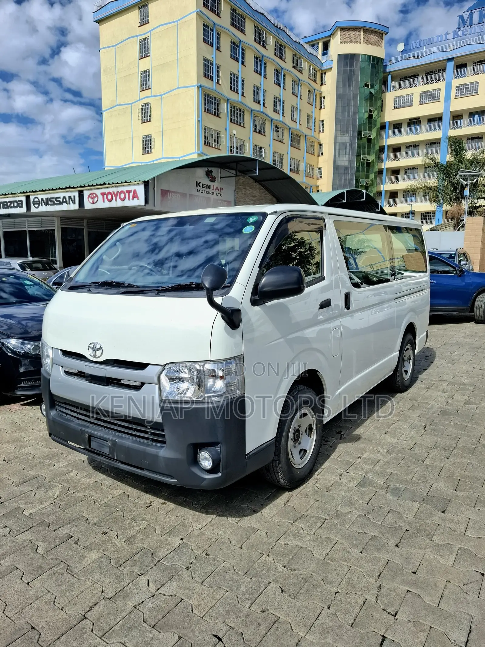 Toyota HiAce 2019 White