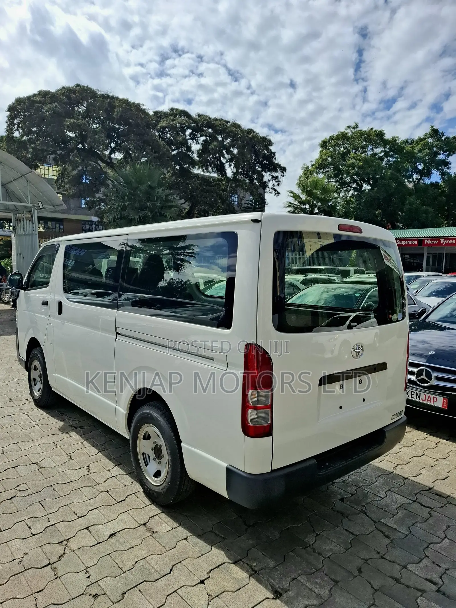 Toyota HiAce 2019 White