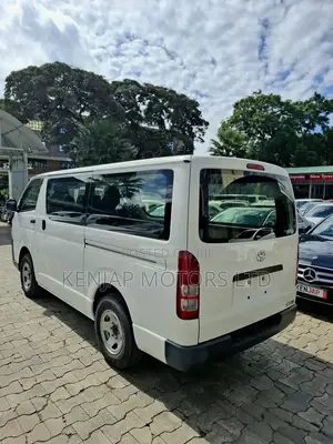 Toyota HiAce 2019 White