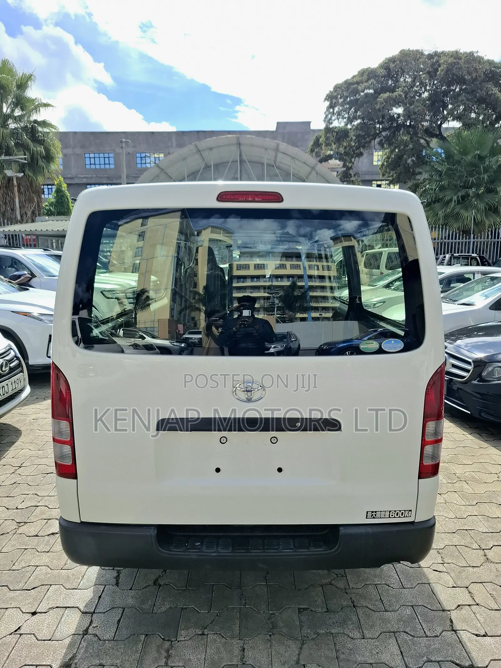 Toyota HiAce 2019 White