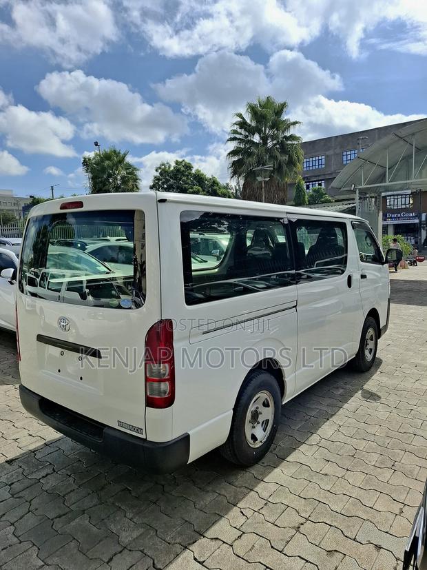 Toyota HiAce 2019 White - thumbnail 6