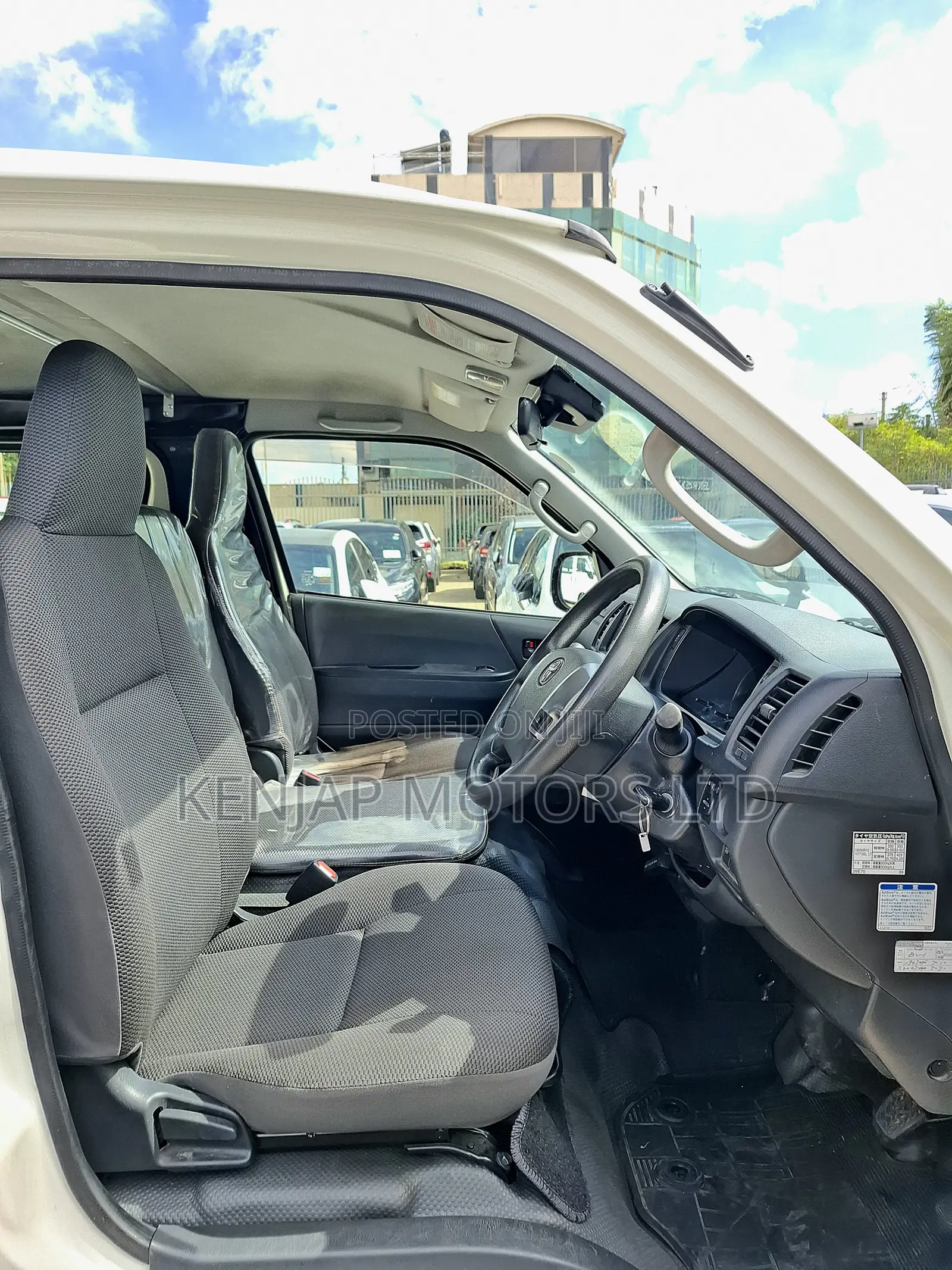 Toyota HiAce 2019 White