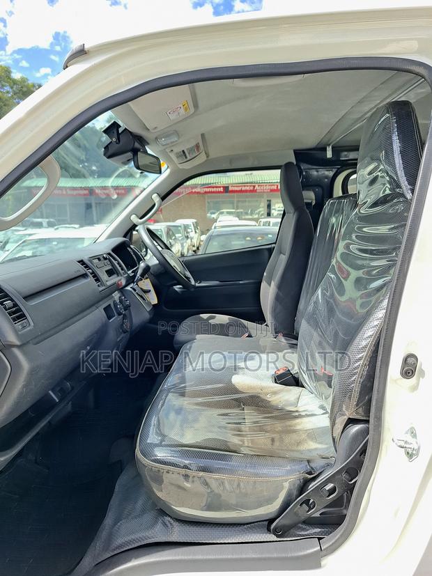 Toyota HiAce 2019 White - thumbnail 9