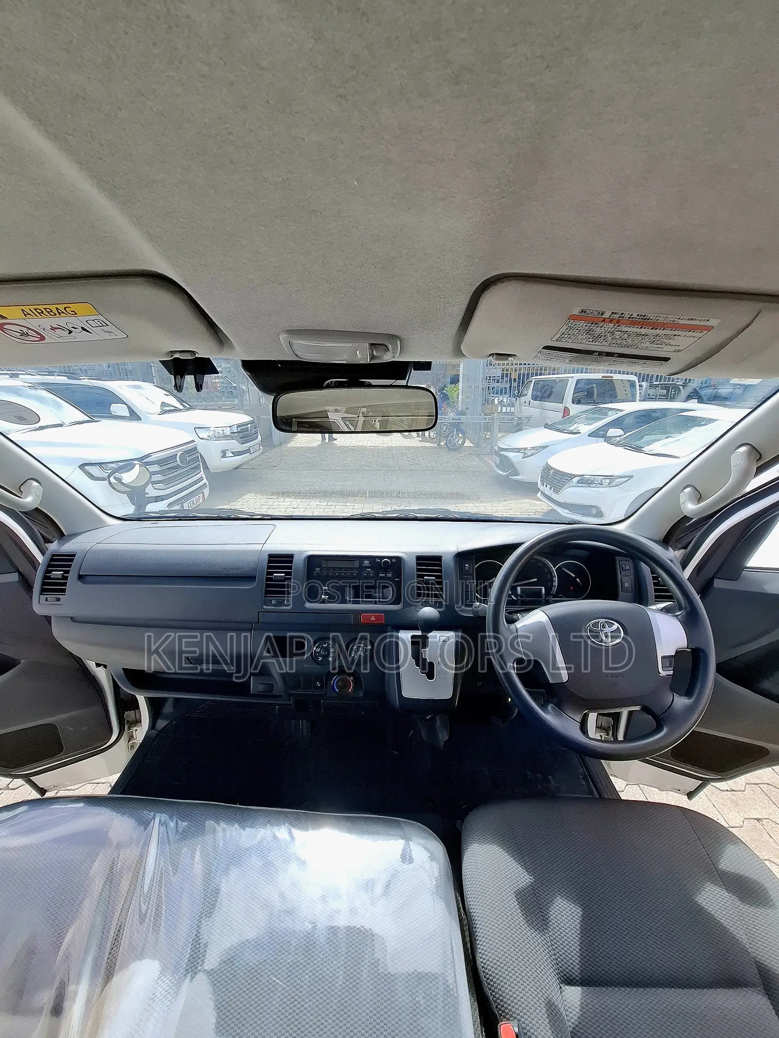 Toyota HiAce 2019 White