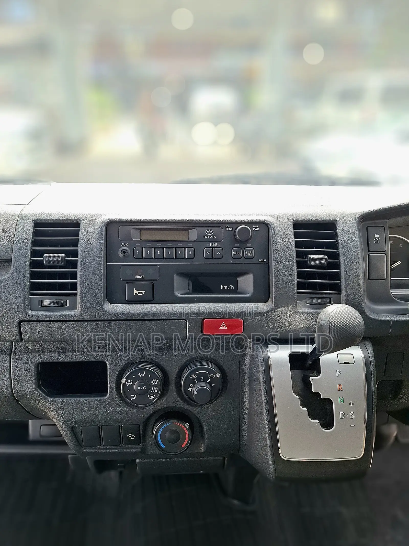 Toyota HiAce 2019 White