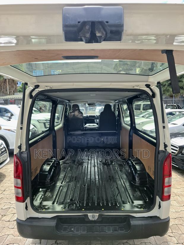 Toyota HiAce 2019 White - thumbnail 12