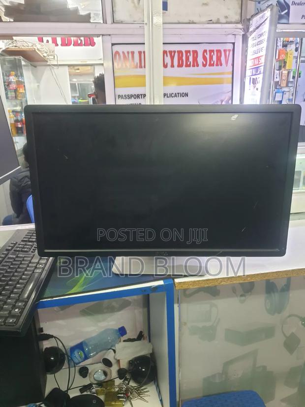 Dell 24 Inches Stretch