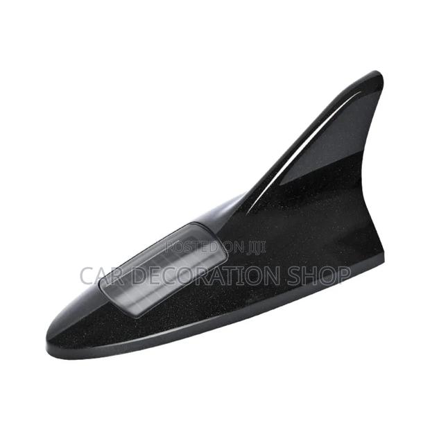 Black Solar Powered Sharkfin Antenna With Built _In Led Lights - thumbnail 2