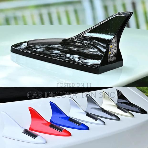 Shark Fin Shaped Antennae With Integrated Solar Panel Charging