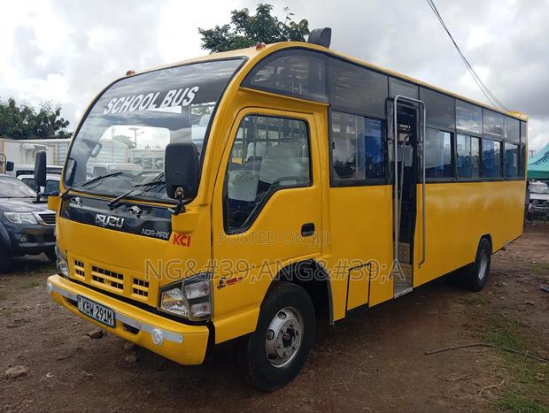 Isuzu NQR 2012 Yellow