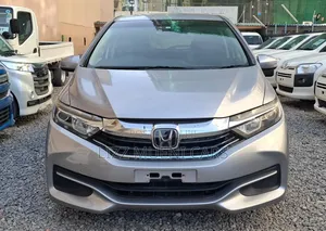 Honda Fit Shuttle 1.5 Hybrid 2WD 2019 Silver