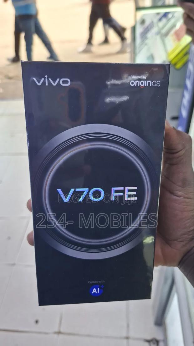 New Vivo V70 256 GB Black - main view