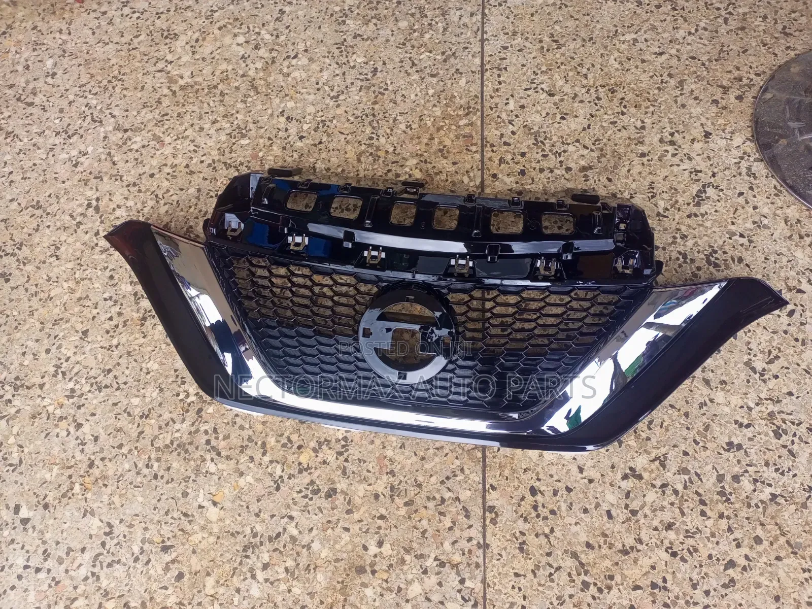 Nissan Note 2017 Grill