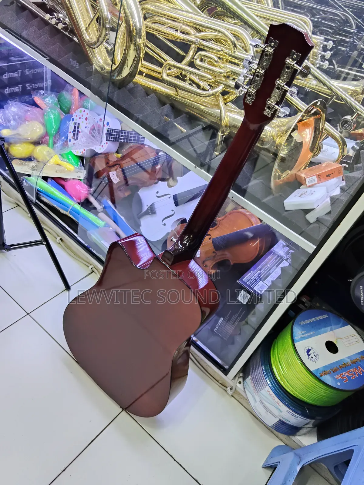 Happy Acoustic 38