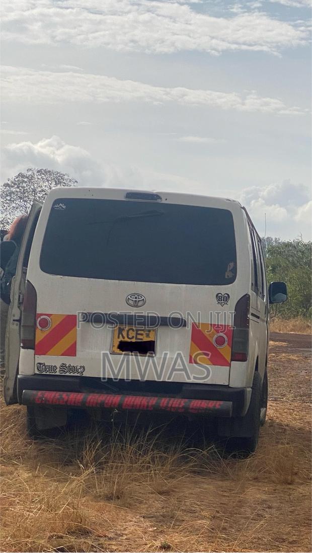 Toyota HiAce 2012 White - thumbnail 3
