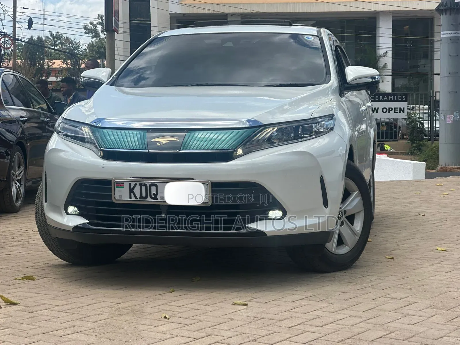 Toyota Harrier 2.0 2017 White