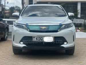 Toyota Harrier 2.0 2017 White