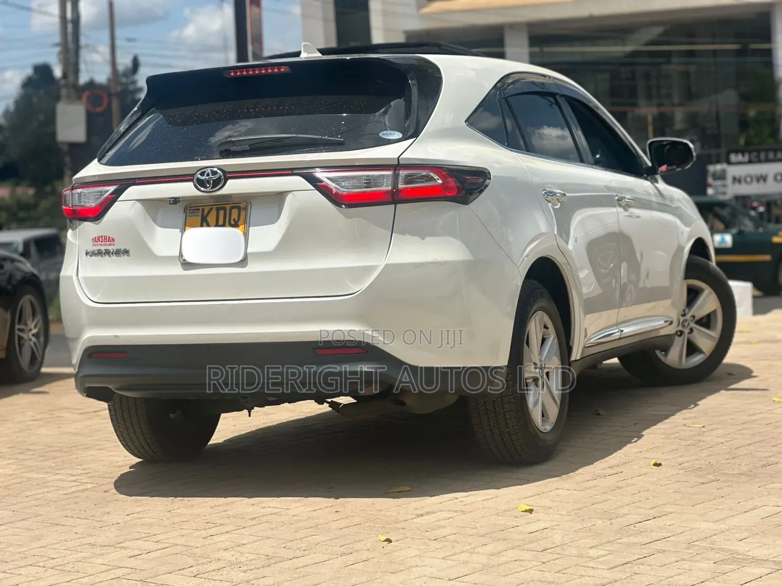 Toyota Harrier 2.0 2017 White