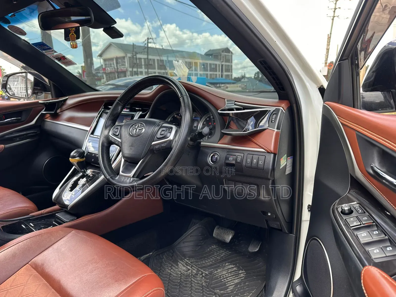 Toyota Harrier 2.0 2017 White