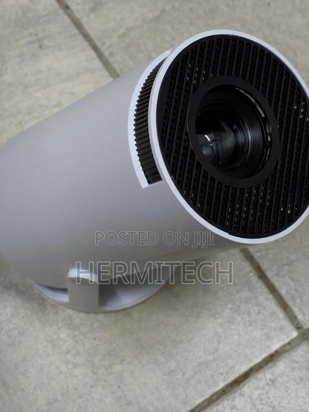 Highly Portable Projector Hy300 16gb Wifi Bluetooth Smart 130 Inches