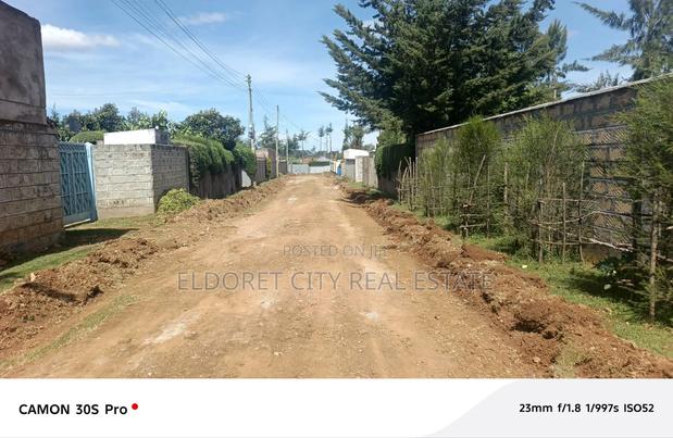 1/4 Outspan With Title in Gated Community.