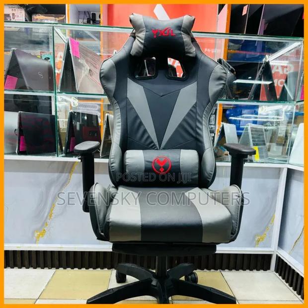 Ergonomic Gaming Chair With Footrest