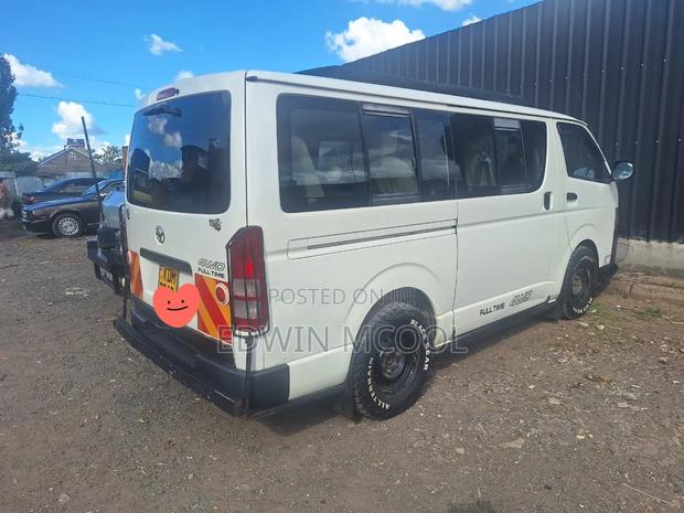 Toyota HiAce 2016 White - thumbnail 4