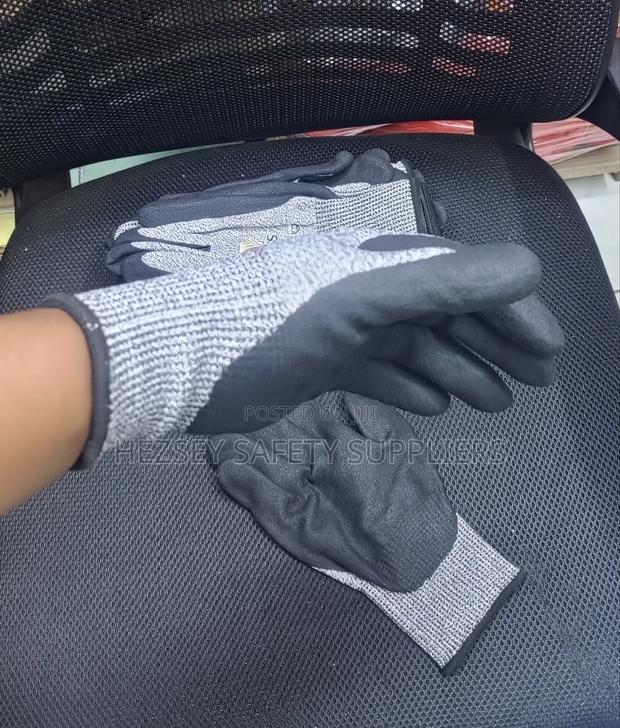 Cut Resistant Gloves Level 5