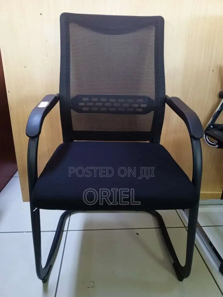 Office Seating Chair : Cushioned Mid-Back Fabric Workspace Chair
