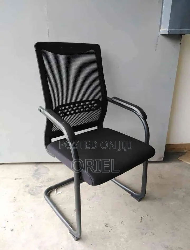 Office Seating Chair : Cushioned Mid-Back Fabric Workspace Chair