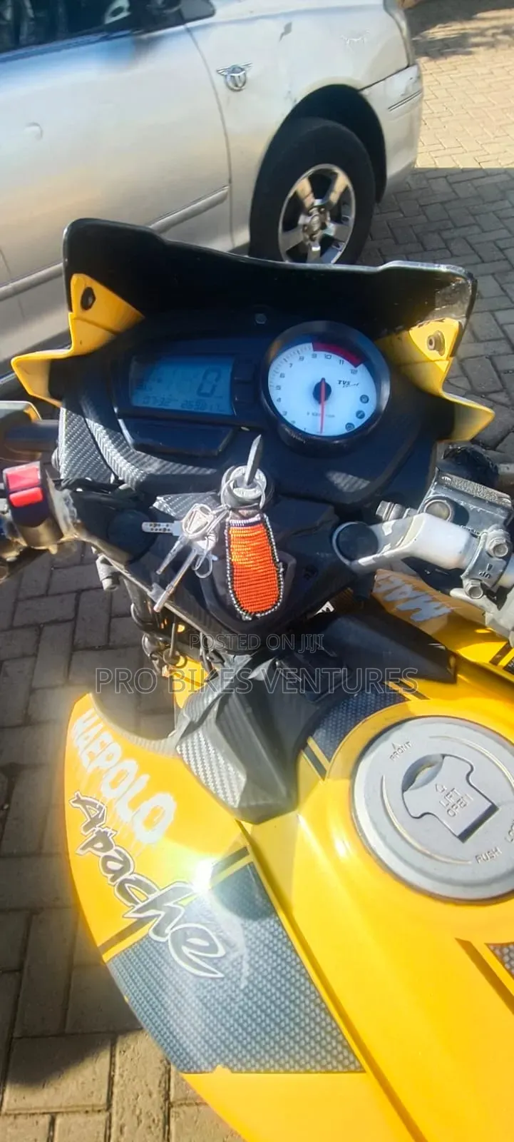 TVS Apache 160 4V 2023 Yellow