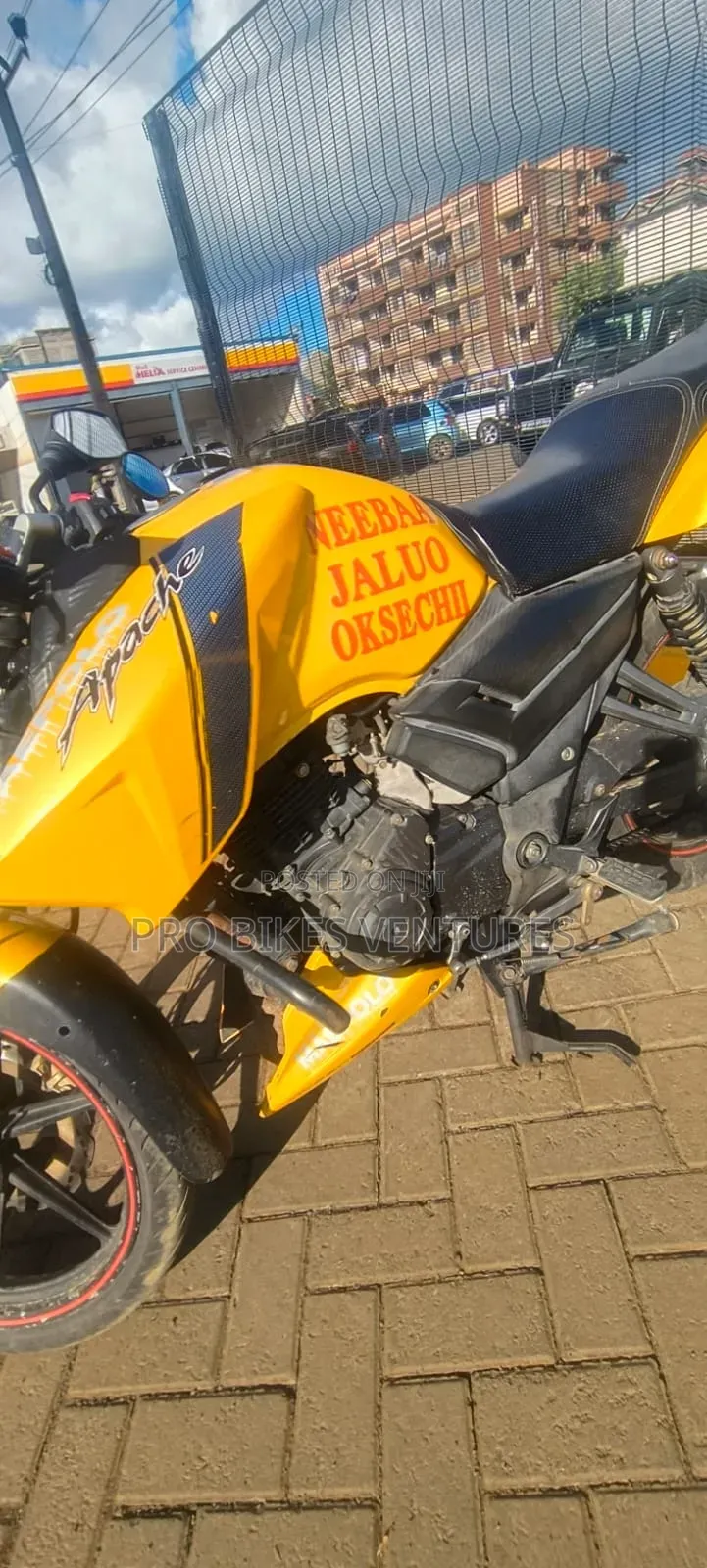 TVS Apache 160 4V 2023 Yellow