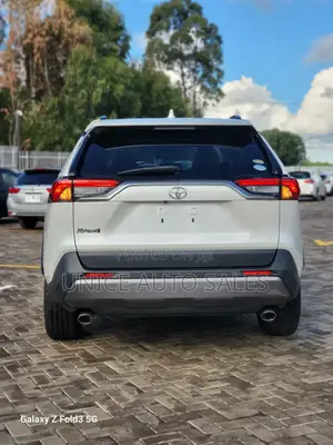 Toyota RAV4 2019 White