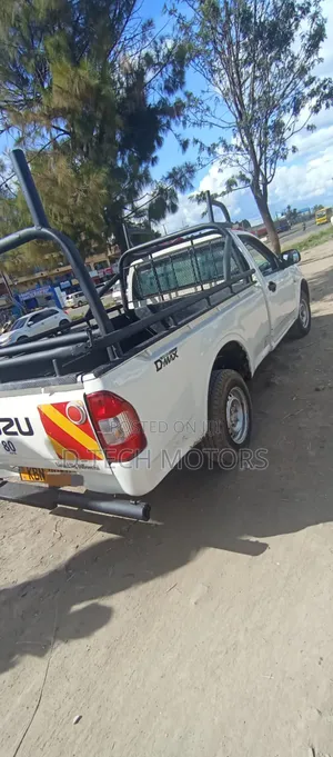 Toyota Hilux 2002 White