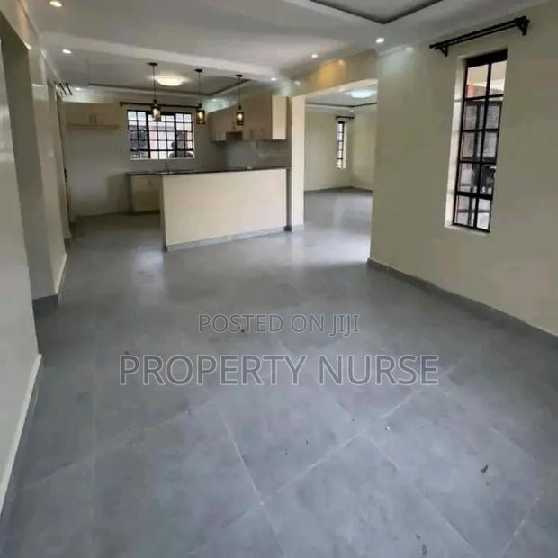 3bdrm Bungalow in Gateway Mall Area for sale - thumbnail 3
