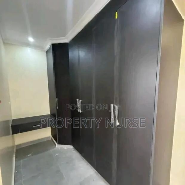 3bdrm Bungalow in Gateway Mall Area for sale - thumbnail 11