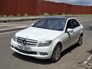Mercedes-Benz C200 2011 Pearl